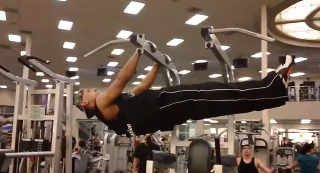 Bar Muscle Ups in Globo Gym