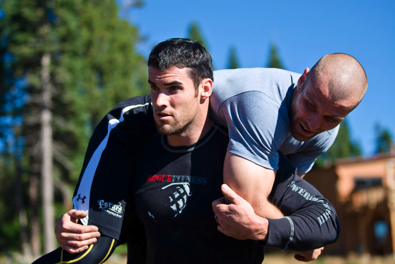 Tommy Hackenbruck Carrying Mikko Salo